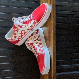 Low top Red checkered unisex Vans Size 7.5 Mens/ 9 Womens.
